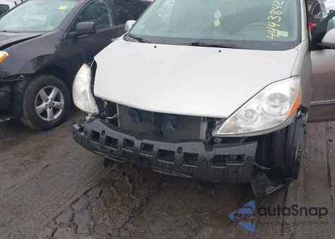 2008 Toyota Sienna Limited z USA, uszkodzony, nr VIN 5TDBK22C38S022038